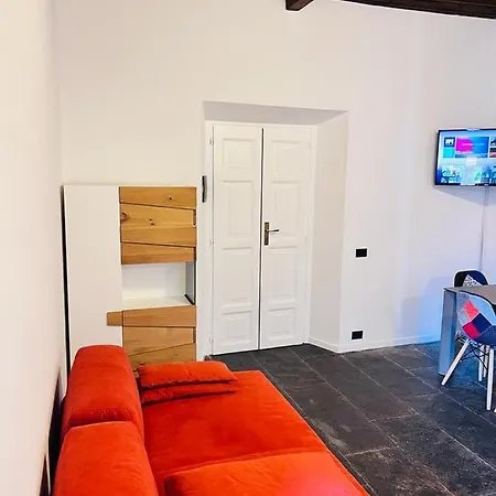 Alex Castle Gravedona