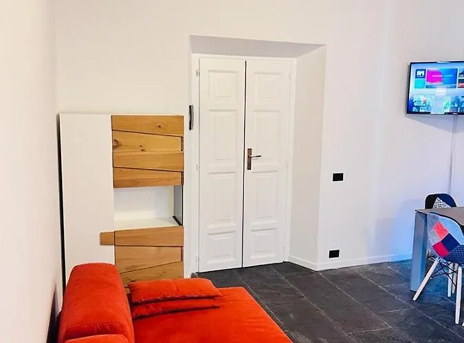 Alex Castle Gravedona