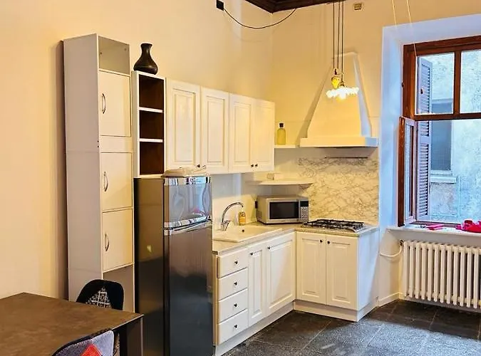 Alex Castle Gravedona