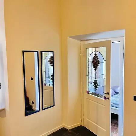 Alex Castle Gravedona