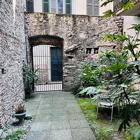 Alex Castle Apartmán