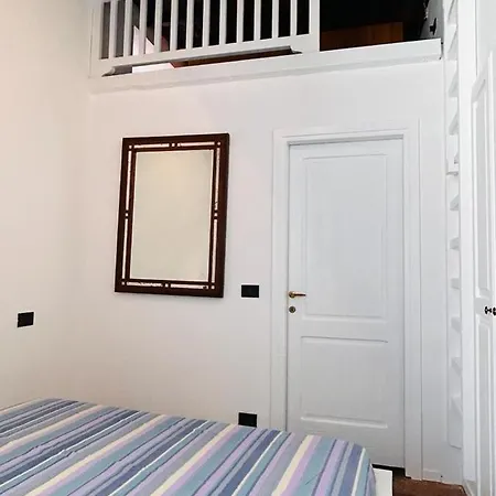 Historic Alex Castle Apartment