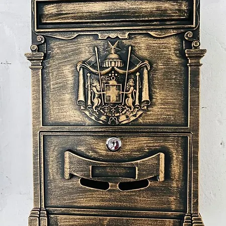 Historic Alex Castle Apartment